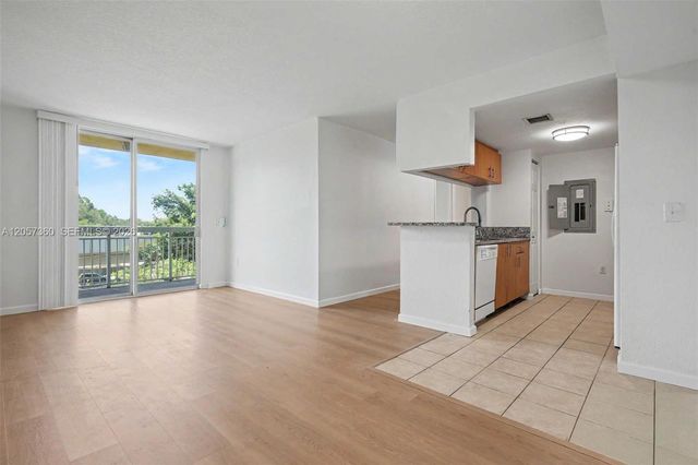 816 NW 11th St 402, Miami, FL 33136