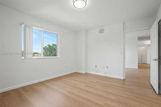 816 NW 11th St 402, Miami, FL 33136