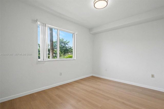 816 NW 11th St 402, Miami, FL 33136