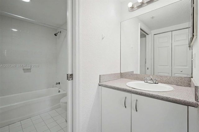816 NW 11th St 402, Miami, FL 33136