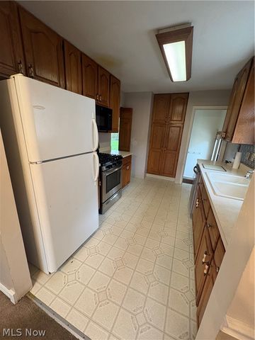 340 Hickory Drive, Berea, OH 44017