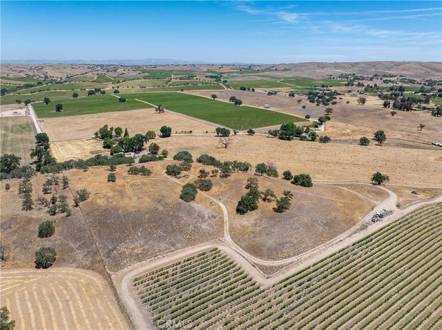 5275 Camp 8 Road, Paso Robles, CA 93446