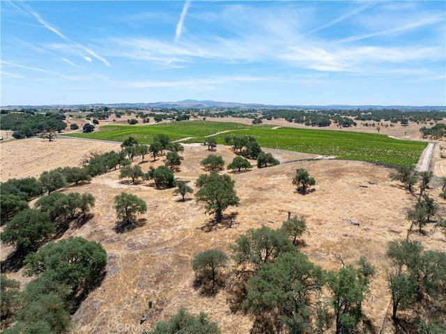 5275 Camp 8 Road, Paso Robles, CA 93446