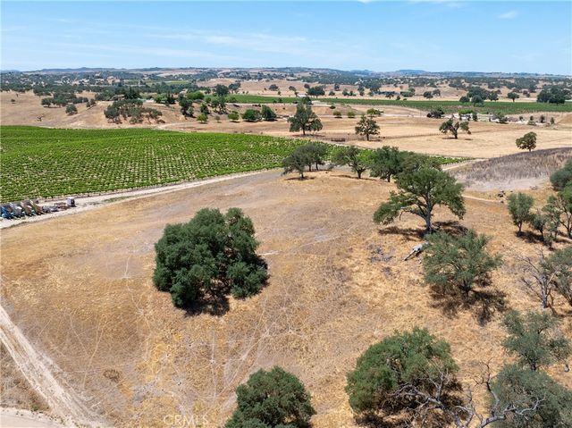 5275 Camp 8 Road, Paso Robles, CA 93446