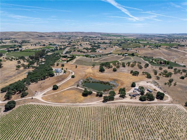 5275 Camp 8 Road, Paso Robles, CA 93446