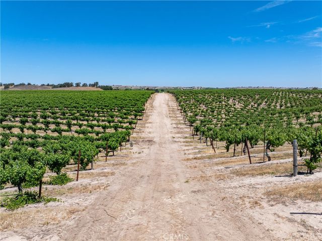 5275 Camp 8 Road, Paso Robles, CA 93446