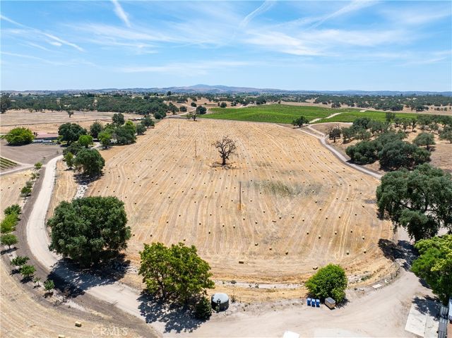 5275 Camp 8 Road, Paso Robles, CA 93446