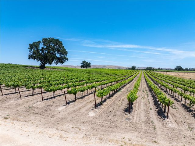 5275 Camp 8 Road, Paso Robles, CA 93446