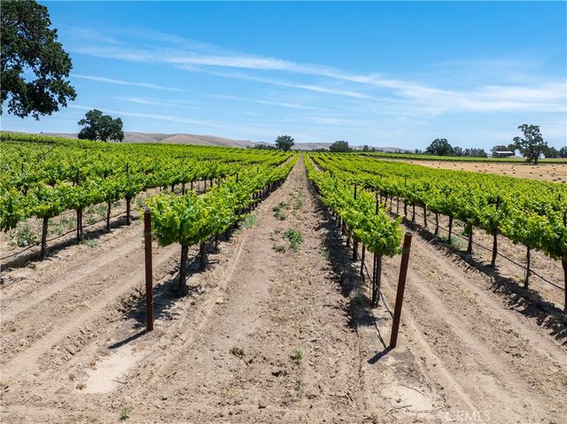 5275 Camp 8 Road, Paso Robles, CA 93446