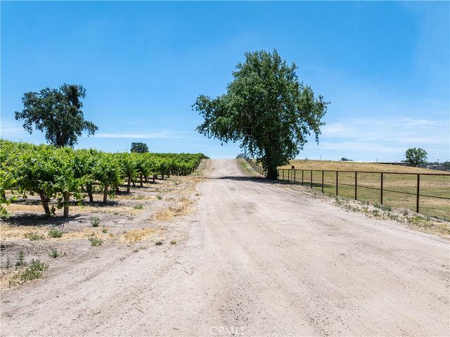 5275 Camp 8 Road, Paso Robles, CA 93446