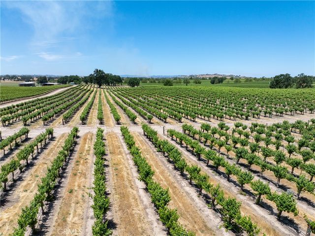 5275 Camp 8 Road, Paso Robles, CA 93446