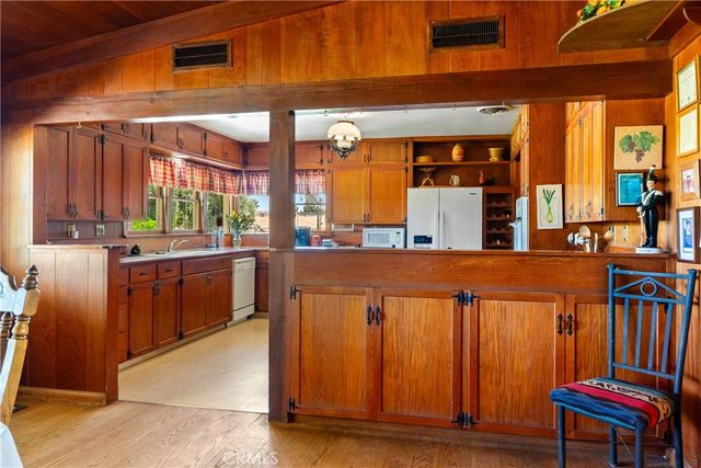 5275 Camp 8 Road, Paso Robles, CA 93446