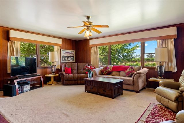 5275 Camp 8 Road, Paso Robles, CA 93446