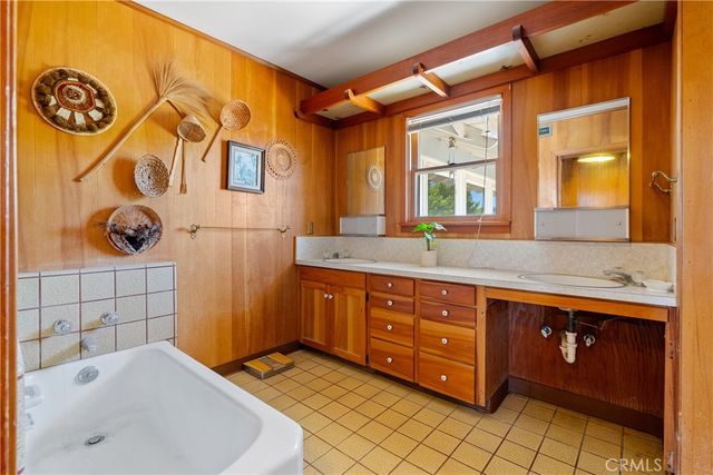 5275 Camp 8 Road, Paso Robles, CA 93446