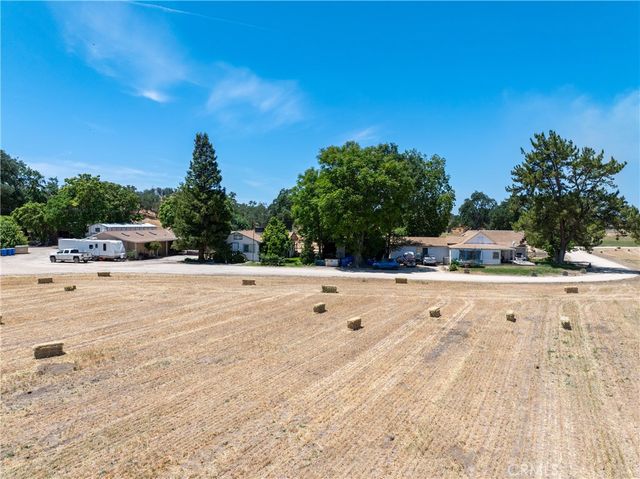 5275 Camp 8 Road, Paso Robles, CA 93446