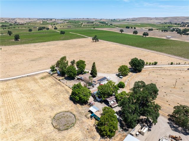 5275 Camp 8 Road, Paso Robles, CA 93446