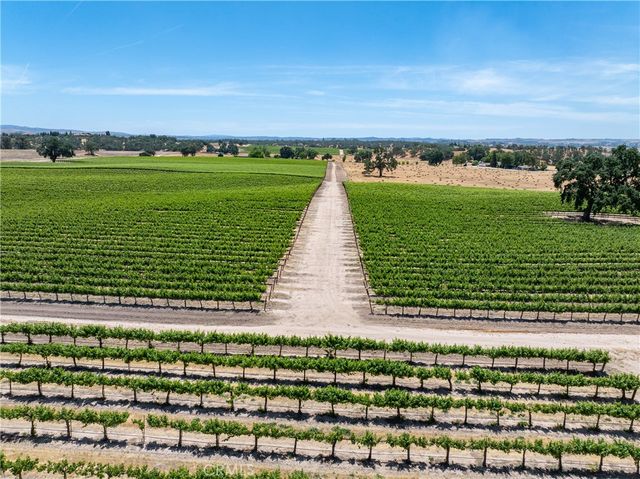 5275 Camp 8 Road, Paso Robles, CA 93446