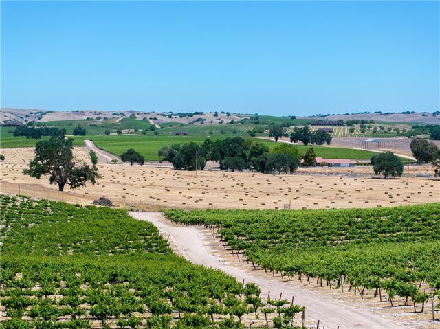 5275 Camp 8 Road, Paso Robles, CA 93446