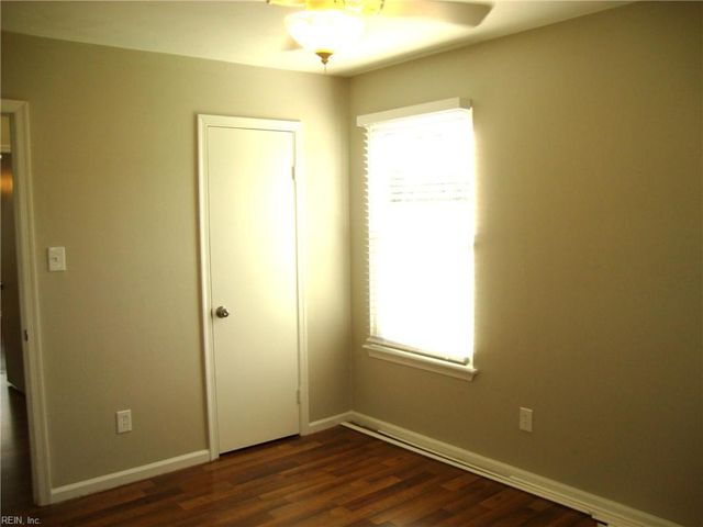 2101 Bloomsbury LN, Virginia Beach, VA 23454