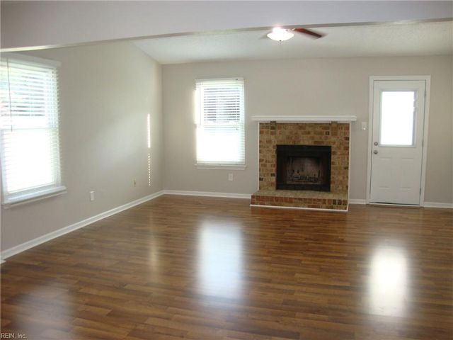 2101 Bloomsbury LN, Virginia Beach, VA 23454