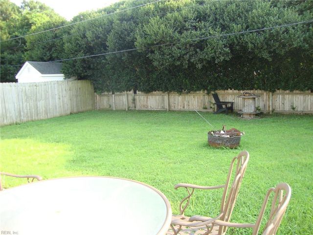 2101 Bloomsbury LN, Virginia Beach, VA 23454