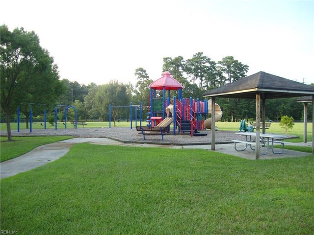 2101 Bloomsbury LN, Virginia Beach, VA 23454