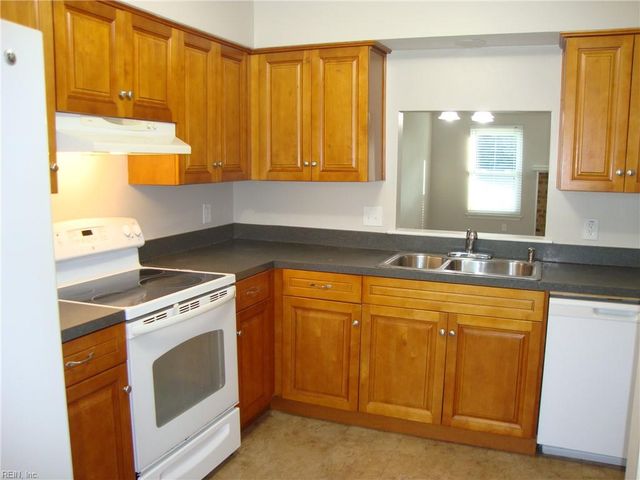 2101 Bloomsbury LN, Virginia Beach, VA 23454