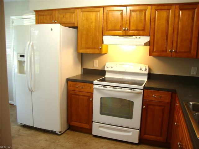 2101 Bloomsbury LN, Virginia Beach, VA 23454