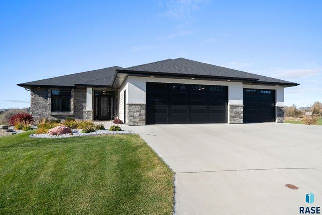 8501 E Torchwood Pl Place, Sioux Falls, SD 57110