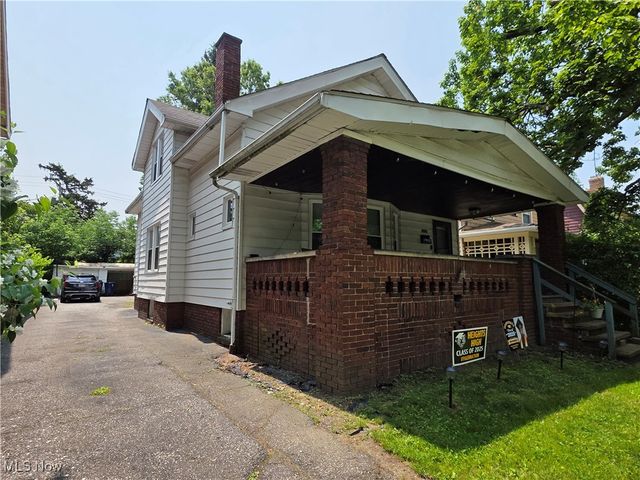 3270 Berkshire Road, Cleveland Heights, OH 44118
