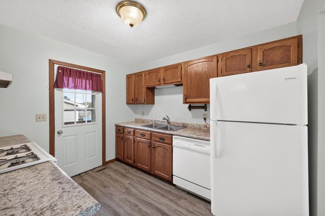2715 10th Avenue E, North Saint Paul, MN 55109