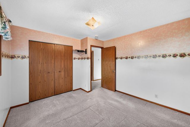 2715 10th Avenue E, North Saint Paul, MN 55109