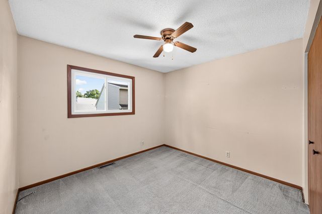 2715 10th Avenue E, North Saint Paul, MN 55109