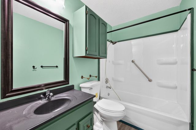 2715 10th Avenue E, North Saint Paul, MN 55109