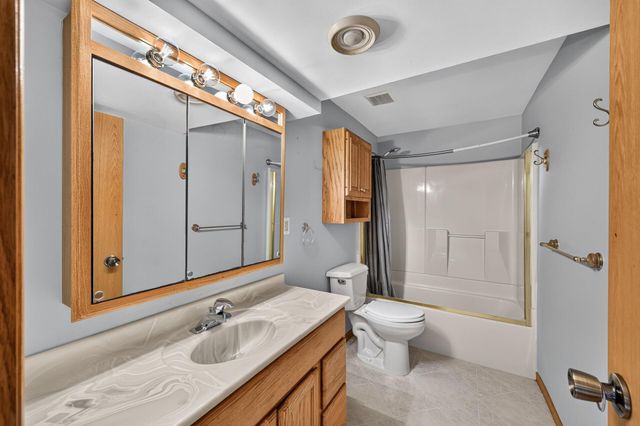 2715 10th Avenue E, North Saint Paul, MN 55109