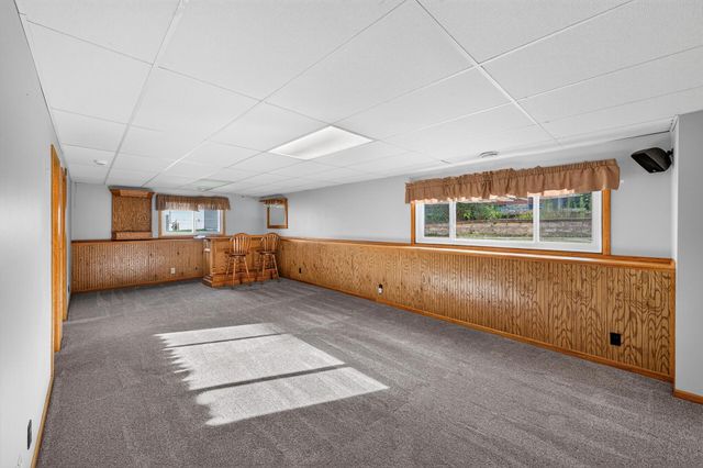 2715 10th Avenue E, North Saint Paul, MN 55109