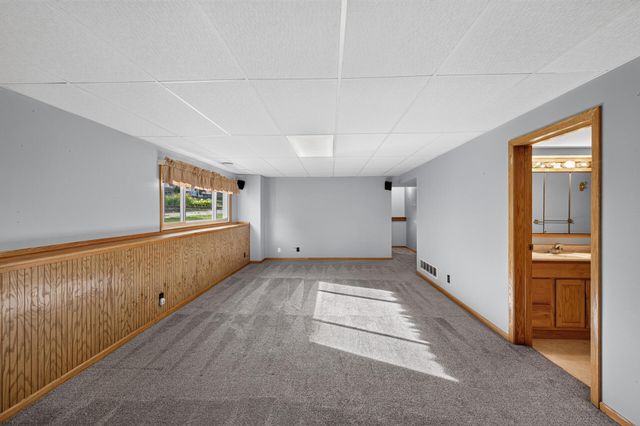 2715 10th Avenue E, North Saint Paul, MN 55109