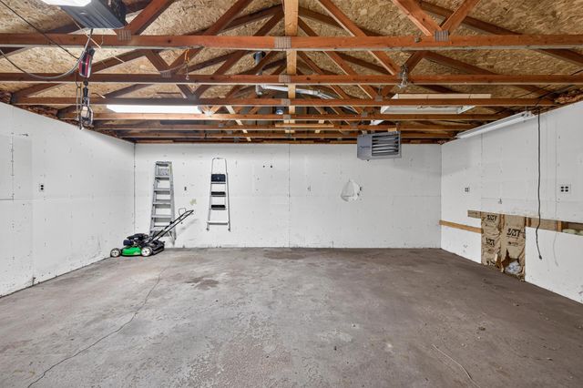 2715 10th Avenue E, North Saint Paul, MN 55109