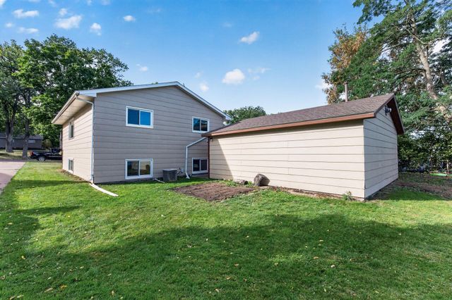 2715 10th Avenue E, North Saint Paul, MN 55109