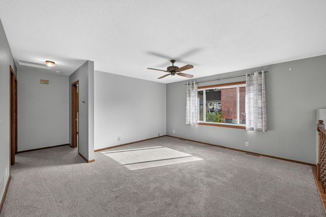 2715 10th Avenue E, North Saint Paul, MN 55109