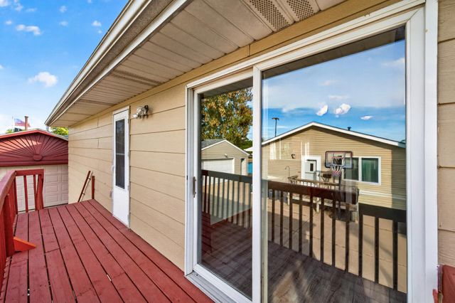 2715 10th Avenue E, North Saint Paul, MN 55109