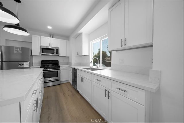 1438 N Summit, Pasadena, CA 91103