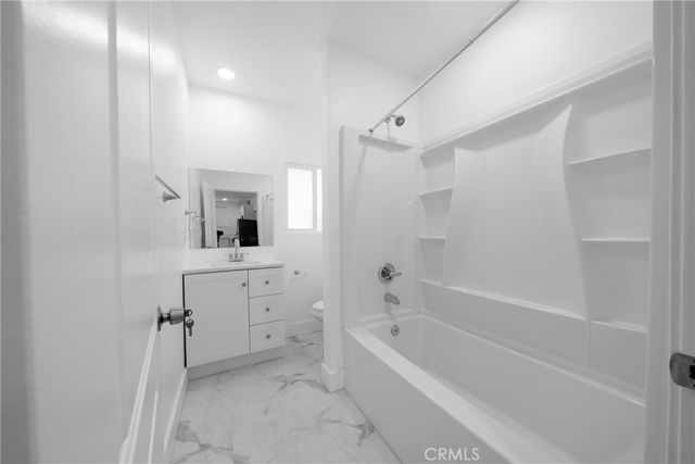 1438 N Summit, Pasadena, CA 91103