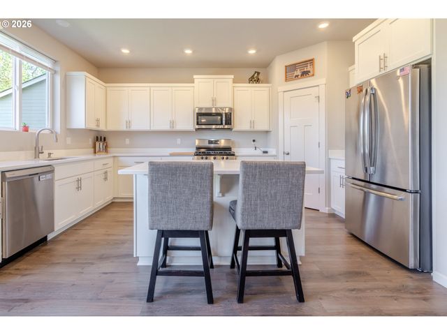235 WALNUT St, Mt Angel, OR 97362