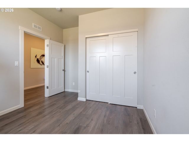 235 WALNUT St, Mt Angel, OR 97362