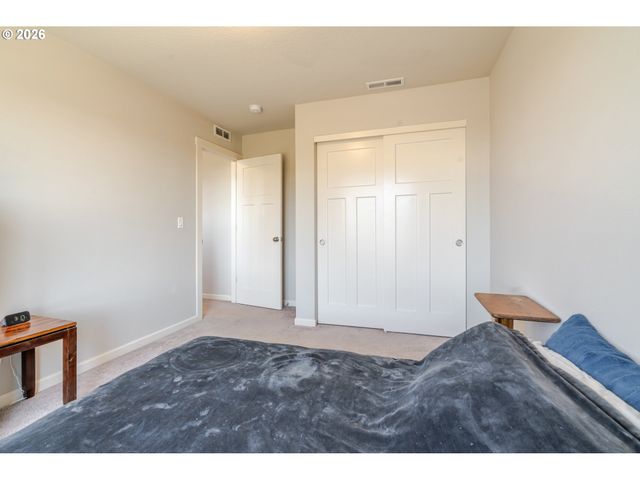 235 WALNUT St, Mt Angel, OR 97362