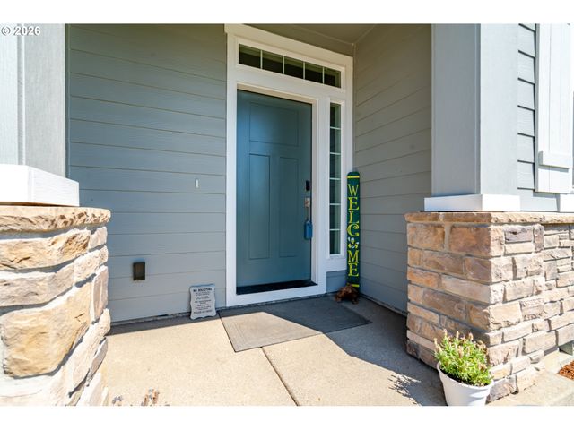 235 WALNUT St, Mt Angel, OR 97362