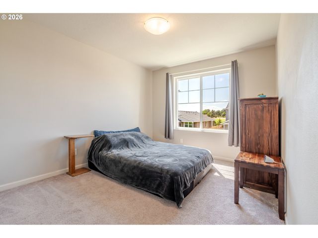 235 WALNUT St, Mt Angel, OR 97362