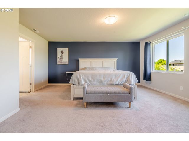 235 WALNUT St, Mt Angel, OR 97362
