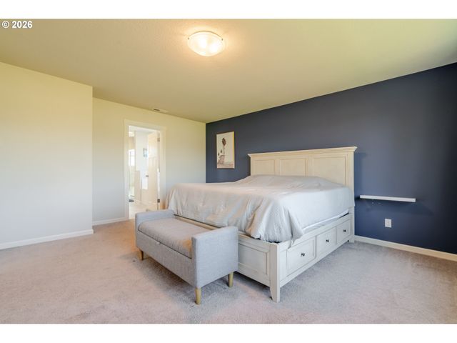 235 WALNUT St, Mt Angel, OR 97362
